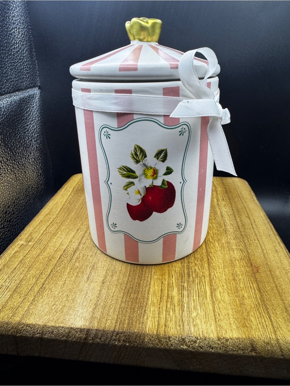 DW Home Apple Blossom Pear Scented Candle